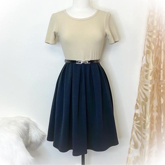 💕Beautiful Colorblock Lularoe Amelia Fit & Flare Dress with Pockets💕 - Picture 1 of 4